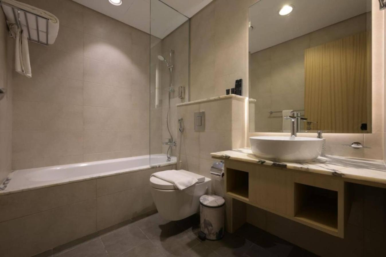 Stunning 1bhk In Prime Location 5 Star Amenities * Dubai