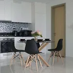 Stunning 1Bhk In Prime Location 5 Star Amenities