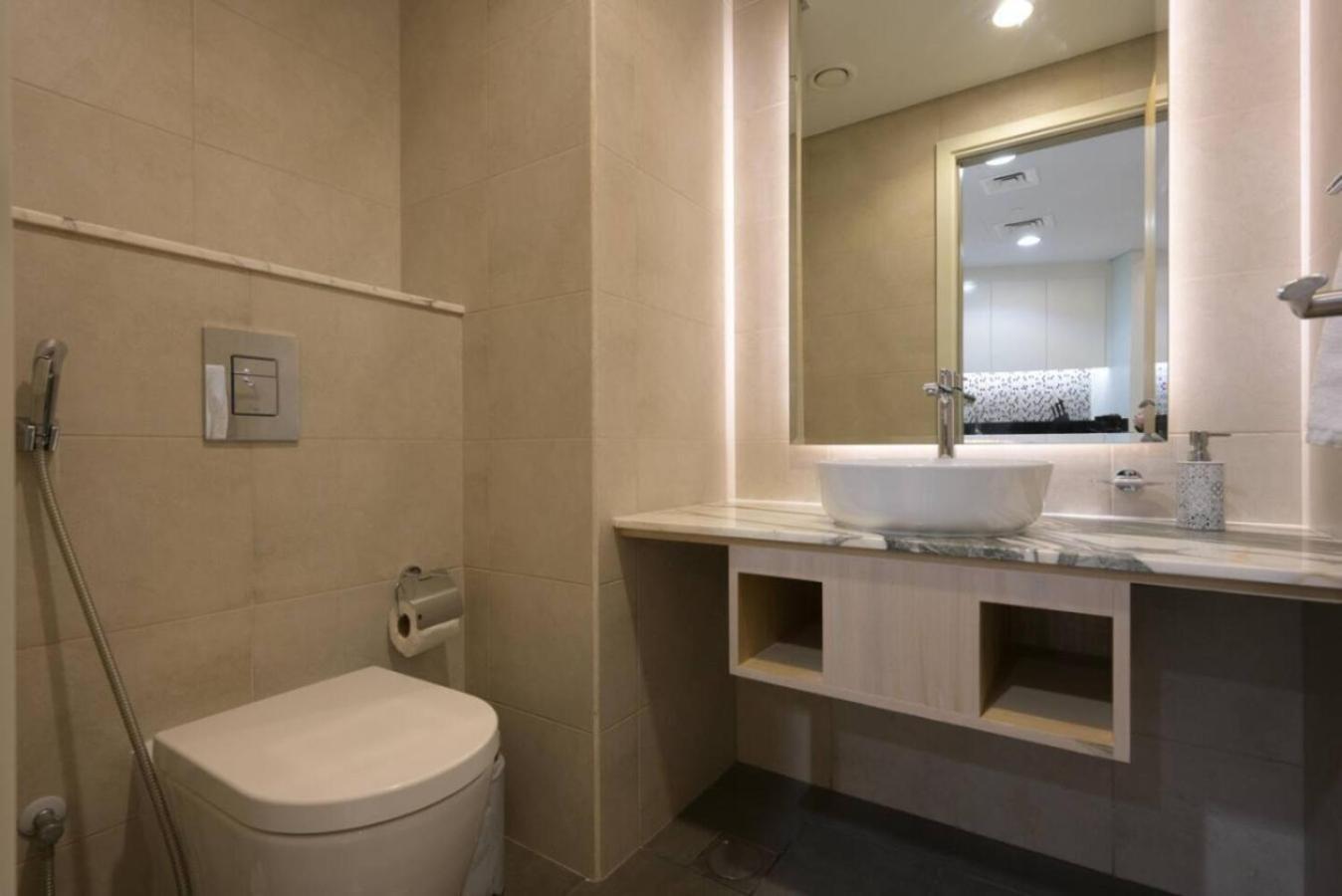 Stunning 1bhk In Prime Location 5 Star Amenities * Dubai